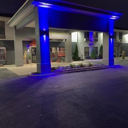 Days Inn By Wyndham Great Lakes Naval Base Северно Чикаго Екстериор снимка