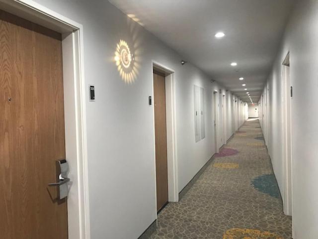 Days Inn By Wyndham Great Lakes Naval Base Северно Чикаго Екстериор снимка