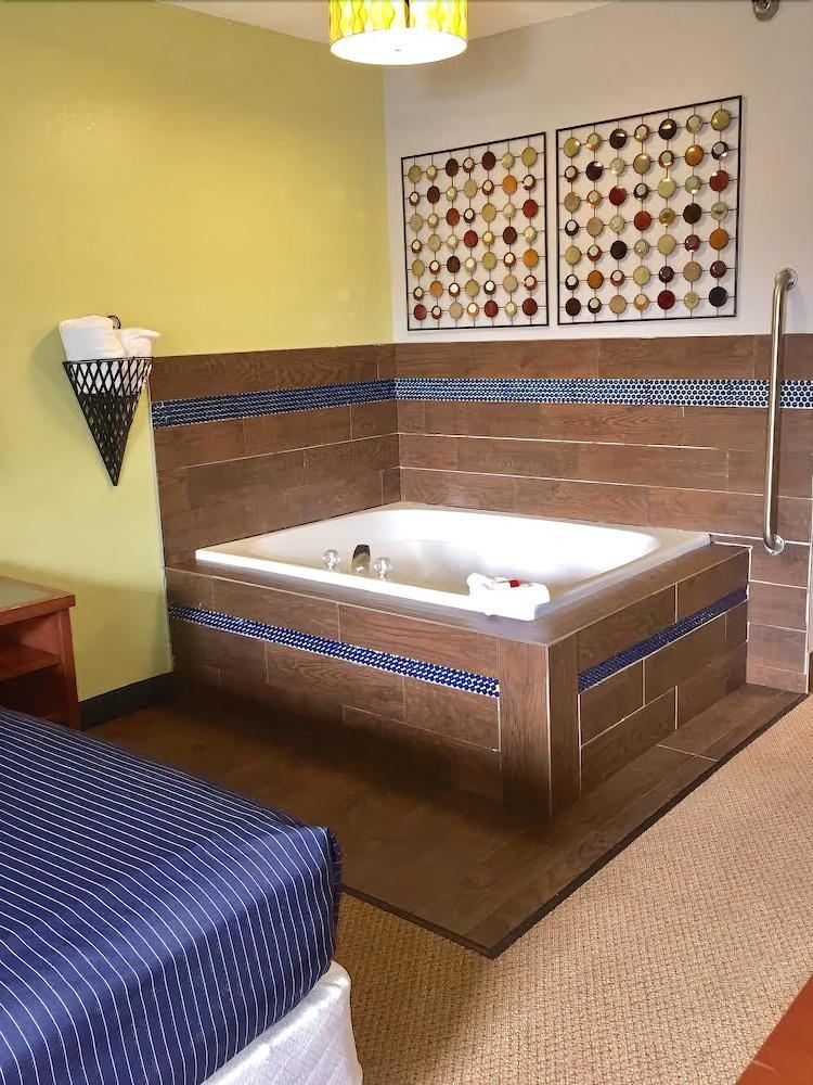 Days Inn By Wyndham Great Lakes Naval Base Северно Чикаго Екстериор снимка