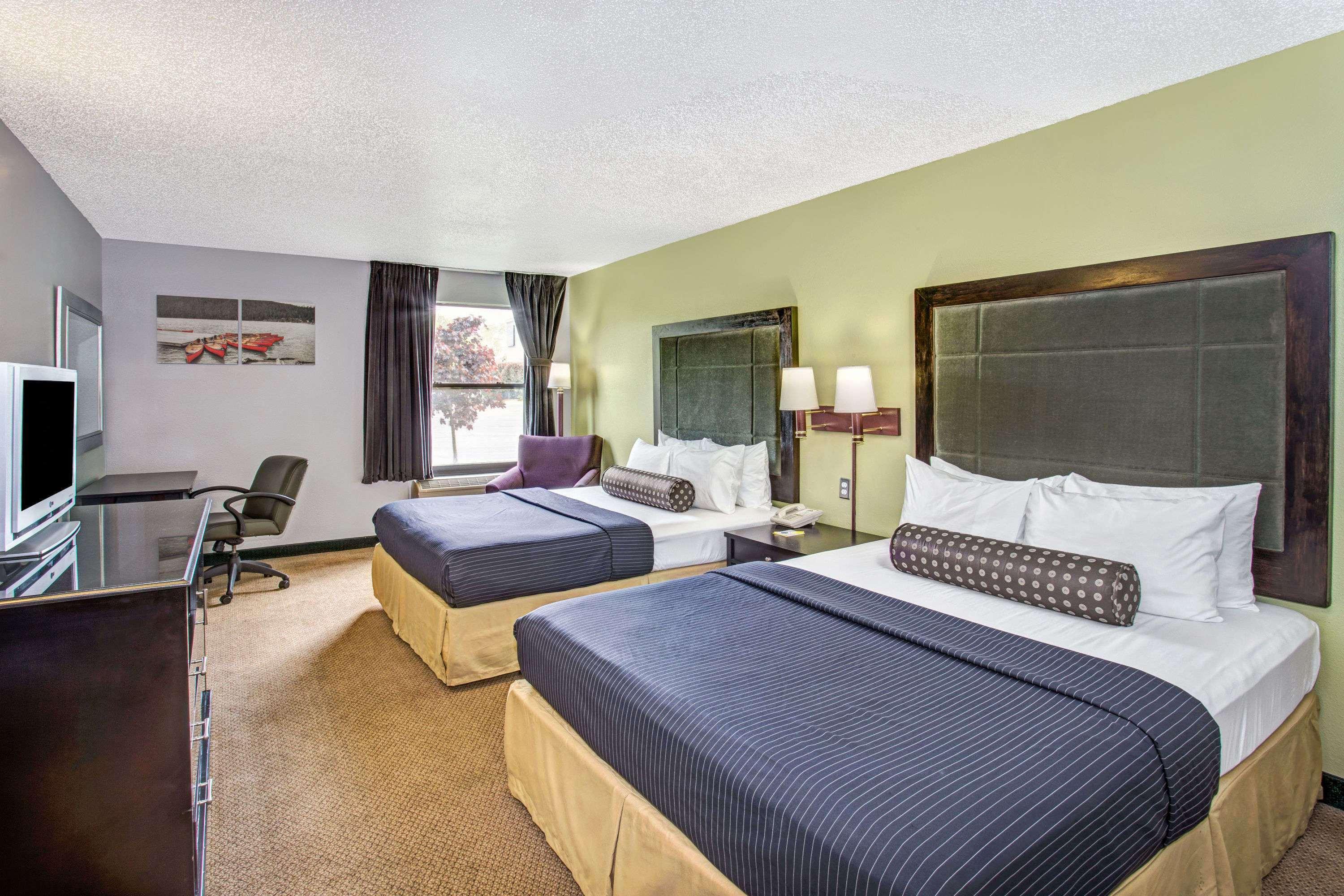 Days Inn By Wyndham Great Lakes Naval Base Северно Чикаго Екстериор снимка