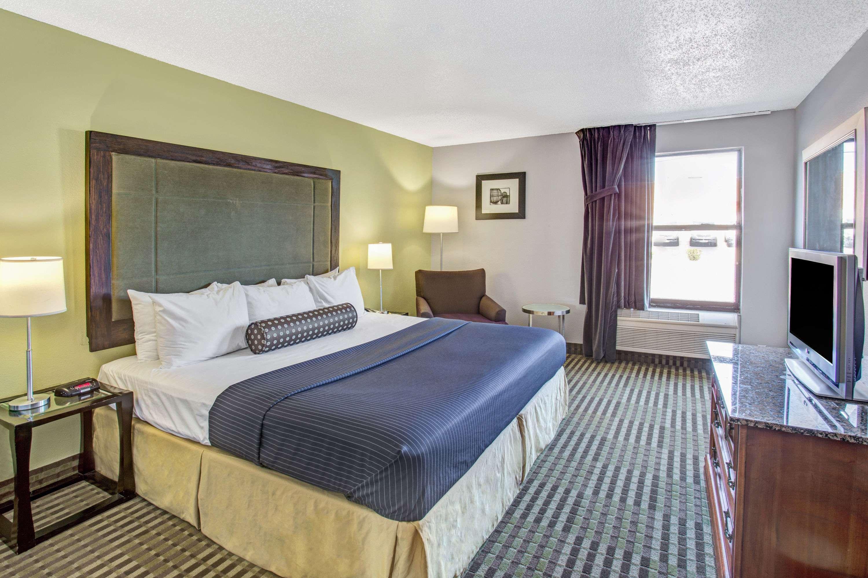 Days Inn By Wyndham Great Lakes Naval Base Северно Чикаго Екстериор снимка