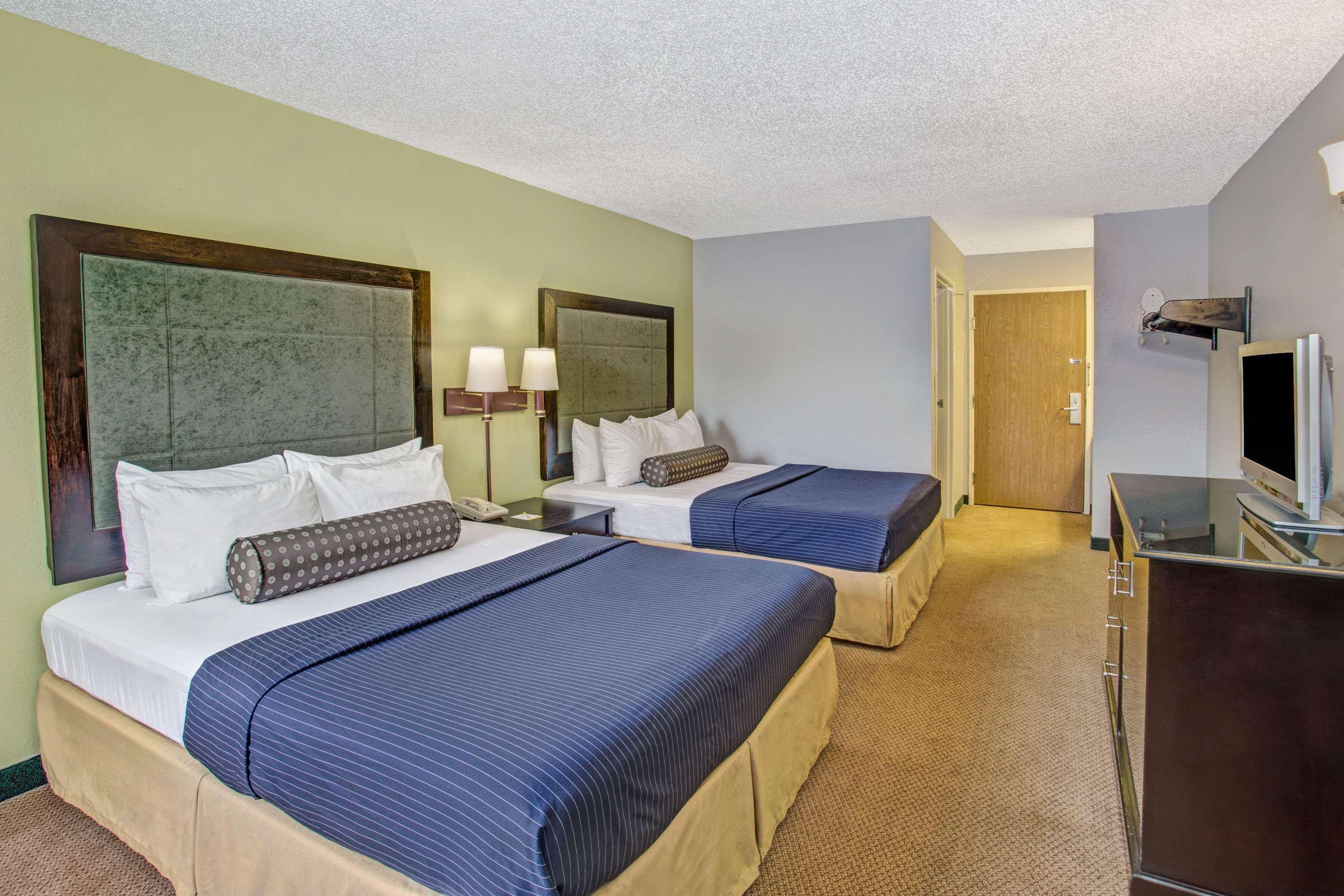 Days Inn By Wyndham Great Lakes Naval Base Северно Чикаго Екстериор снимка