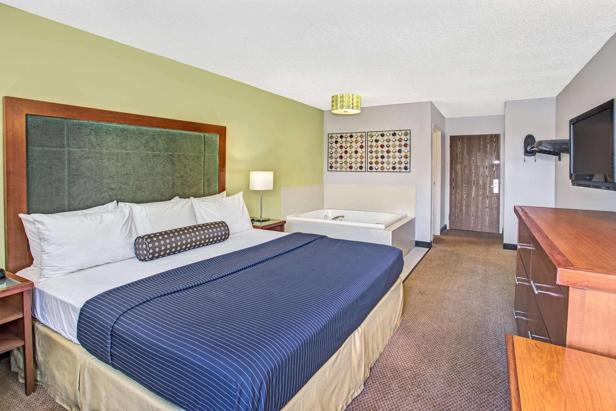 Days Inn By Wyndham Great Lakes Naval Base Северно Чикаго Екстериор снимка