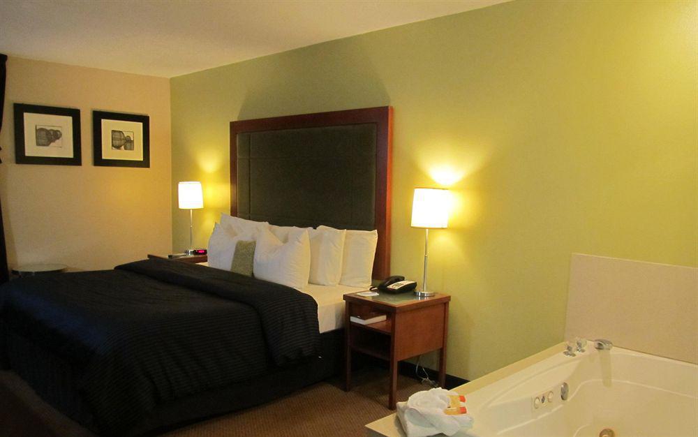 Days Inn By Wyndham Great Lakes Naval Base Северно Чикаго Екстериор снимка
