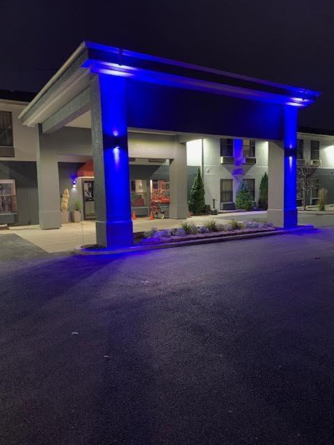 Days Inn By Wyndham Great Lakes Naval Base Северно Чикаго Екстериор снимка
